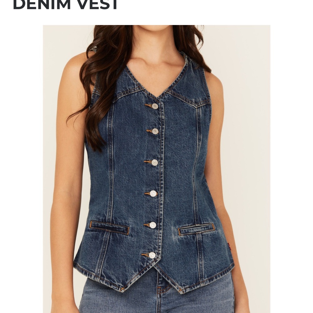 Levi’s Longline Denim Vest in Enchantment - Picture 4 of 8